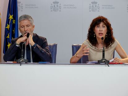 La ministra de Igualdad, Ana Redondo, y el ministro del Interior, Fernando Grande-Marlaska, este martes en la rueda de prensa tras la reunión del comité de crisis por los últimos asesinatos machistas, en Madrid.