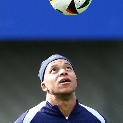 Soccer Football - Euro 2024 - France Training - Clairefontaine, France - May 30, 2024 France's Kylian Mbappe during training REUTERS/Abdul Saboor