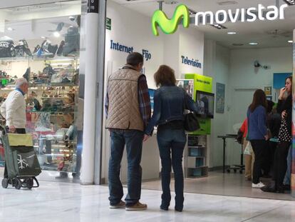Tienda de Movistar en un centro comercial de Madrid. 