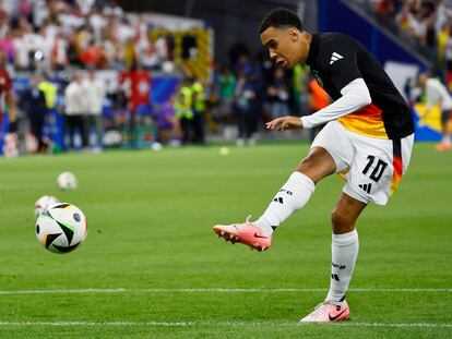 Soccer Football - Euro 2024 - Group A - Switzerland v Germany - Frankfurt, Germany - June 23, 2024 Germany's Jamal Musiala during the warm up before the match REUTERS/Wolfgang Rattay
