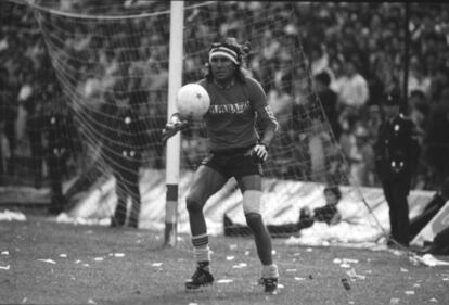 Gatti, durante un partido de su época en la liga argentina.