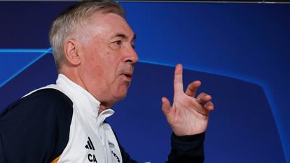 MADRID, 27/05/2024.- El técnico del Real Madrid, Carlo Ancelotti, a su llegada a la rueda de prenda que ha ofrecido este lunes en el que el equipo blanco celebra su Media Day de la final de la Liga de Campeones. EFE/  JJ Guillén
