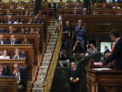 MADRID, 12/07/2022.- El presidente del Gobierno, Pedro Sánchez (d), interviene durante el debate sobre el estado de la nación que comienza este martes en el Congreso. EFE/ Kiko Huesca
