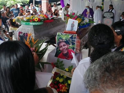Sepelio de Brayan Santiago Pama, menor de edad asesinado en la vereda Alto Remanso, en la frontera entre Colombia y Ecuador.