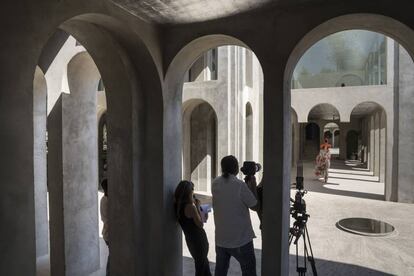 Filmació d'una desfilada a l'Espai XC Xavier Corberó, a Esplugues de Llobregat.
 