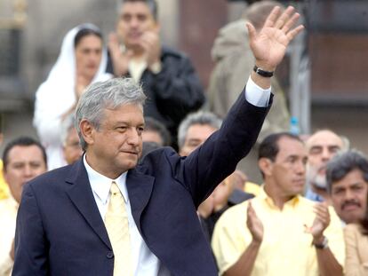 Andrés Manuel López Obrador, durante un acto de su campaña de 2006, en el Zócalo de Ciudad de México.