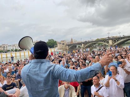 Alvise Pérez se dirigía el día 7 a un grupo de simpatizantes en un mitin en Sevilla.