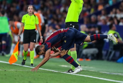 Roberto Soldado en el partido entre el Levante UD y el Deportivo Alavés en Valencia.