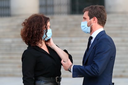 Isabel Díaz Ayuso y Pablo Casado durante el homenaje de Estado por las víctimas de la covid-19 en Madrid, el pasado 6 de julio de 2020.