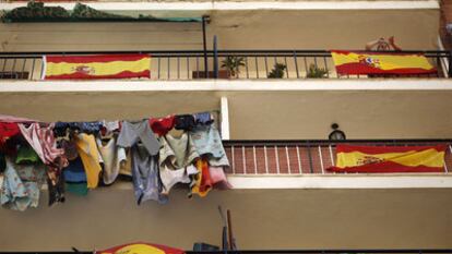 Balcones con banderas en Málaga.