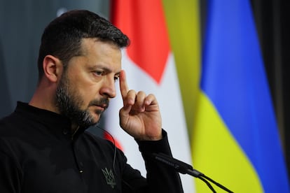 El presidente de Ucrania, Volodímir Zelenski, durante una rueda de prensa este sábado en Stansstad (Suiza). 