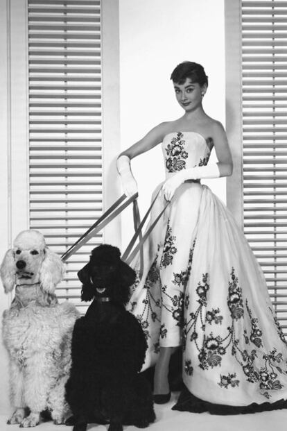 Audrey Hepburn vestida de Givenchy para Sabrina.