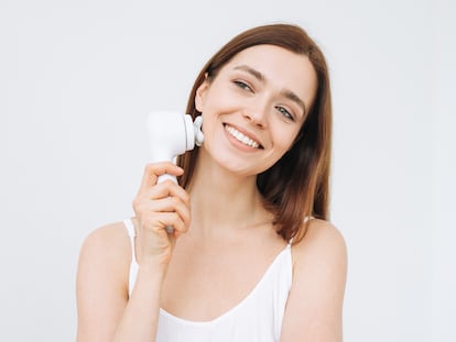 Dispositivos para el rostro, las piernas o el cabello permiten tratamientos de belleza que se pueden llevar a cabo en casa.