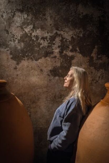 Daphne Glorian, en su bodega de Gratallops. Su vino Clos Erasmus consiguió 100 puntos en 2004 y 2005.