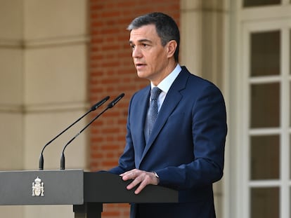 El presidente del Gobierno, Pedro Sánchez, durante su declaración institucional sobre el reconocimiento del Estado de Palestina, en Madrid, el 28 de mayo de 2024, en una imagen distribuida por la Moncloa.