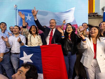 José Antonio Kast y otros integrantes del Partido Republicanos, tras el plebiscito del pasado 17 de diciembre.