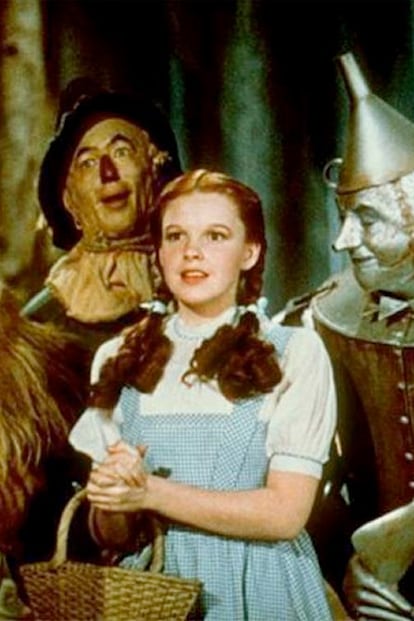 El vestido a modo de mandil que lució Judy Garland en El Mago de Oz se subastará el próximo mes con una estimación de venta de medio millón de dólares.