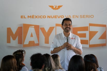 Jorge Álvarez Máynez habla a estudiantes en Hermosillo (Estado de Sonora).