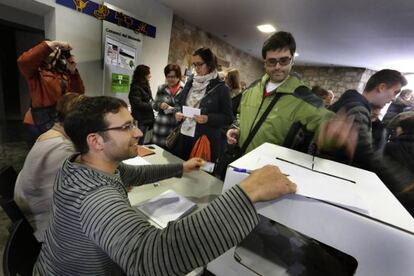 Una de las mesas de la consulta de ayer, en Moi&agrave;.