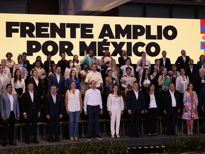 Integrantes de las formaciones aliadas bajo la bandera de Va por México, el 26 de junio en Ciudad de México.