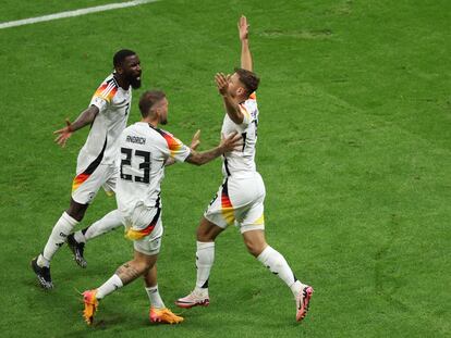 Fullkrug celebra su gol ante Suiza con Rudiger y Andrich.