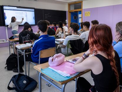 Una clase de Bachillerato, este jueves, en el instituto público Serpis de Valencia.