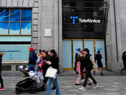 El próximo 19 de abril Telefónica cumplirá su primer centenario. En la foto su sede de la Gran Vía de Madrid.