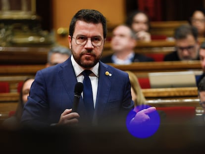 El presidente de la Generalitat, Pere Aragonès, interviene durante la sesión de control al Govern en el pleno del Parlament.
