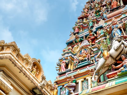 Detalle del templo hindú Sri Mahamariamman, el más antiguo de Kuala Lumpur (Malasia).