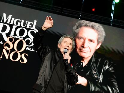Un momento del concierto de Miguel Ríos, en Granada, por la celebración de su 80 cumpleaños.