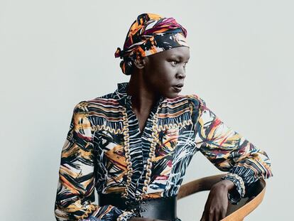 Alek Wek posa con los diseños de A.World, su colección cápsula para Weekend Max Mara.