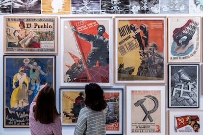 Carteles antifascistas de la España republicana durante la Guerra Civil y de la Unión Soviética en la Segunda Guerra Mundial, que abren la exposición 'Popular' del IVAM.