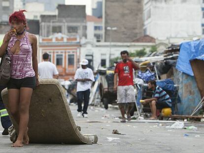 Personas sin hogar en Cracolandia, en São Paulo.