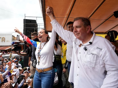 Maria Corina Machado y Edmundo González durante un mitin electoral en Barinas, Venezuela, el 6 de julio 2024.