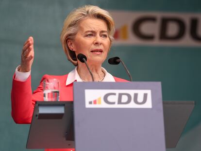 La presidenta de la Comisión Europea y candidata a repetir en el cargo, Ursula von der Leyen, en un acto electoral en Wunstorf (Alemania), el 24 de mayo.
