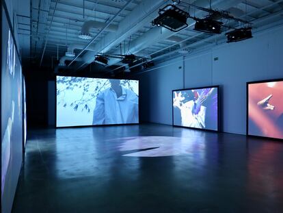 Videoinstalación de Lemohang Jeremiah Mosese titulada 'Bodies of Negroes. I Will Sculpture God, Grim and Benelovent'