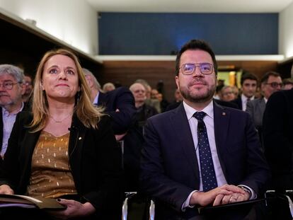 La consejera de Economía, Natàlia Mas, y el president de la Generalitat, Pere Aragonès, el pasado marzo.