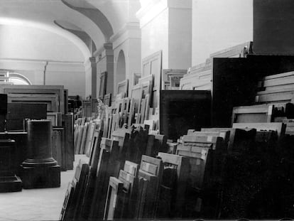 Vista de una sala del Museo del Prado en 1939 con los lienzos que regresaron a España procedentes de Ginebra.