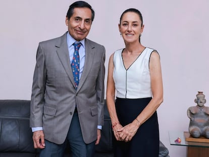 Rogelio Ramírez de la O, actual secretario de Hacienda, con Claudia Sheinbaum, el 4 de junio en Ciudad de México.
