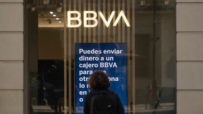 Oficina del BBVA en el centro de Sevilla, en una imagen de archivo.