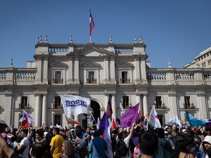 Partidarios de Boric durante una manifestación en en apoyo al Gobierno, en septiembre de 2023.