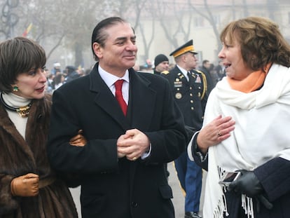 El príncipe Paul Philippe con su esposa, Lia, en un desfile militar por el Día Nacional de Rumania, el 1 de diciembre de 2008.
