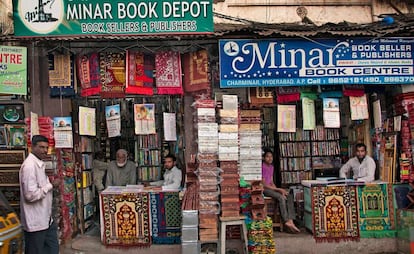 Librerías en un bazar de la ciudad india de Hyderabad.