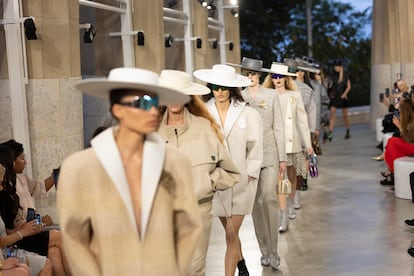 Varias modelos durante la presentación de Louis Vuitton.