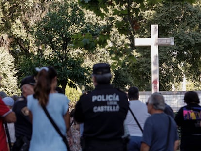 La cruz, justo antes de los trabajos de su retirada de la cruz del Parque Ribalta de Castelló en agosto de 2022.