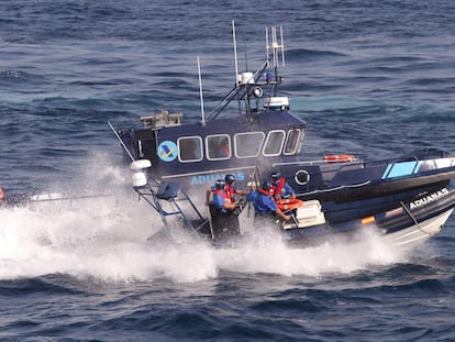 Dos embarcaciones de la Agencia Tributaria participan en un simulacro en las costas malagañas en 2003.