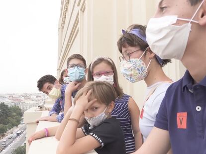 Alumnado con discapacidad en la azotea del Ministerio de Educación en 2022, en un fotograma del documental 'Quererla es crearla'.