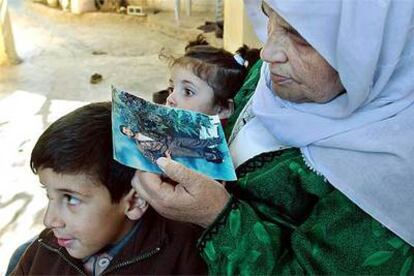 En la imagen, la madre de un palestino que fue rematado por soldados israelíes pese a estar desarmado.