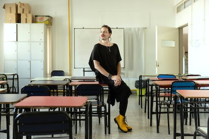 Manu Mireles en un aula del Bachillerato.