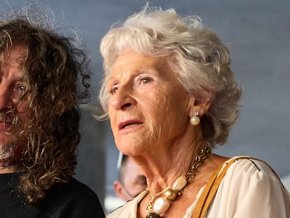 Evaristo Páramos, líder de La Polla Records, y su madre Pilar Pérez, en septiembre de 2021 en el Festival de San Sebastián con motivo de la presentación de 'No somos nada'.